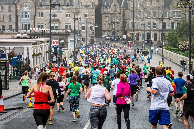 Hundreds of runners going through Edinburgh City centre