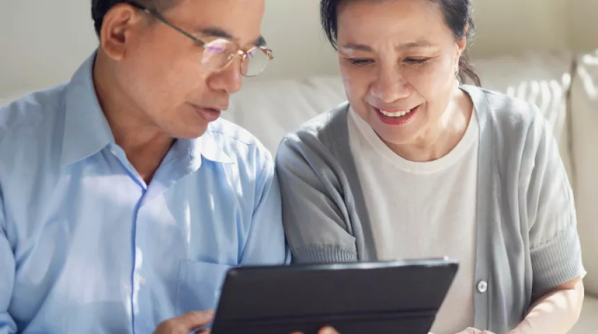 Older couple looking at a webpage on a tablet